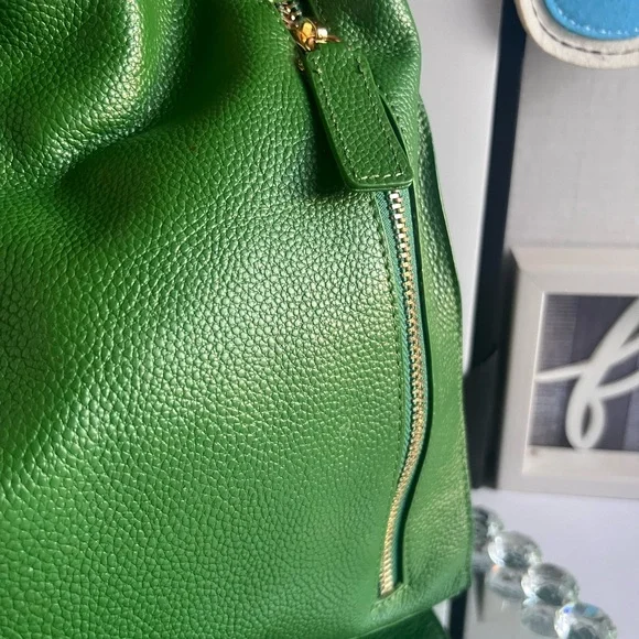 Tote Le Monde Florence Green Pebble
Leather Shoulder Bag ($595 Retail) - Picture 10 of 15